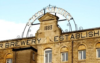 cerveza-john-smith-inglesa-clásica-comercial-tabarca-distribución-de-bebidas-y-alimentación-alicante-cervecería