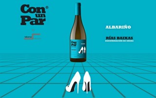 vino con un par blanco albariño bodegas vicente gandia comercial tabarca distribución de bebidas y alimentación alicante zapatos