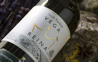 vino blanco vega reina verdejo do rueda comercial tabarca distribución de bebidas y alimentación alicante etiqueta